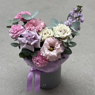 Букет в шляпной коробке Пурпур S