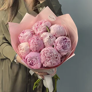 Букет из 9 розовых пионов