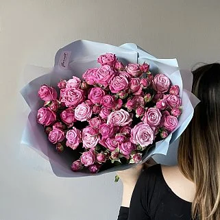 Букет из 7 кустовых пионовидных роз Classic Sensation