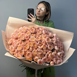 Букет из 51 кустовой пионовидной розы Juliet