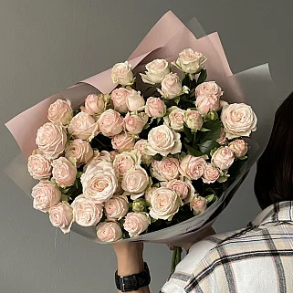 Букет из 7 кустовых пионовидных роз Bombastic