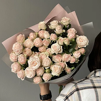 Букет из 7 кустовых пионовидных роз Bombastic