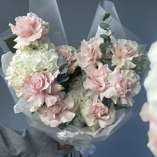 Дуо-букет французских роз Mondial и гортензий M