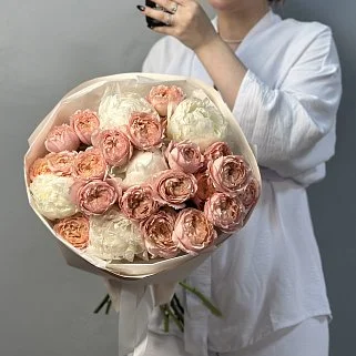 Дуо-букет пионов и роз Juliet M