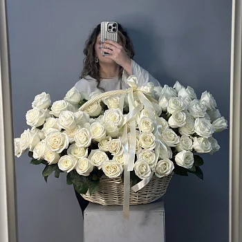 Корзина из 121 премиальной розы