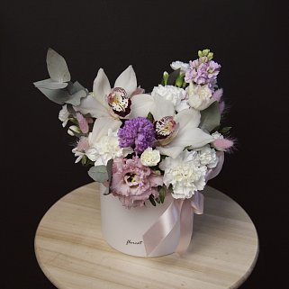 Букет в шляпной коробке Совершенство S