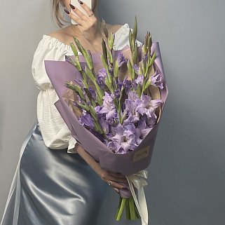 Букет из 9 лиловых гладиолусов