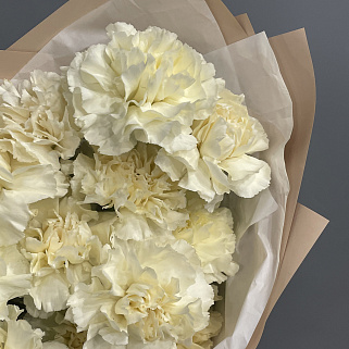 Букет из 15 лимонных гвоздик