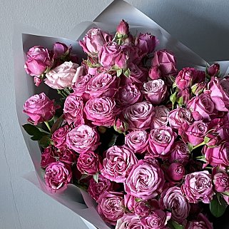 Букет из 15 кустовых пионовидных роз Classic Sensation