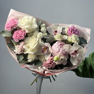 Сборный букет с пионом Цветущий сад M