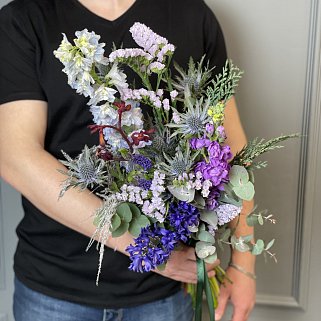 Мужской букет с дельфиниумом