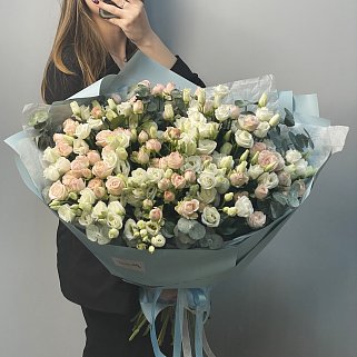 Дуо-букет эустомы и кустовой розы