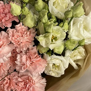 Дуо-букет гвоздик и эустомы S