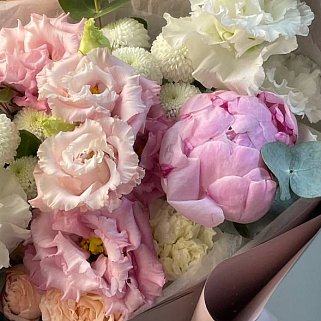 Сборный букет с пионом Ванильный сироп S