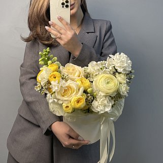 Букет в шляпной коробке Лимонный сад M