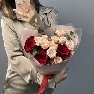 Дуо-букет роз Explorer и Bombastic S