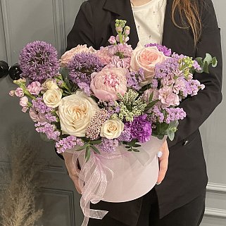 Букет в шляпной коробке Нежный лавандовый