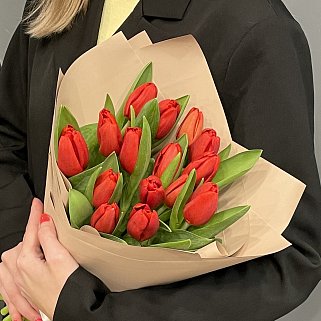 Букет из 15 красных тюльпанов