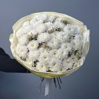 Букет из 9 хризантем Baltica и ваксфлауэра