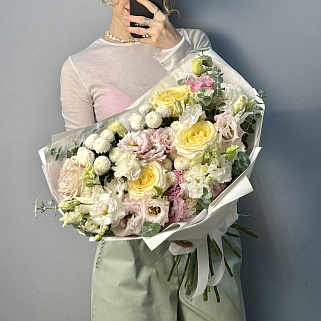 Нежный весенний сборный букет