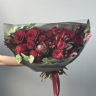 Сборный букет Алый комплимент L