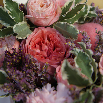 Цветочная композиция со свечой Пинк L