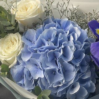 Сборный букет Голубой с гортензией