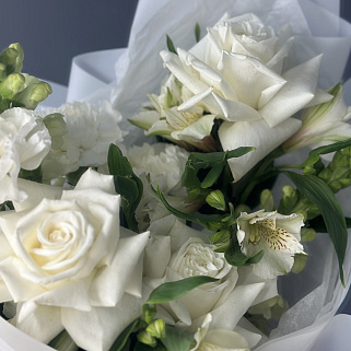 Сборный букет Белый комплимент