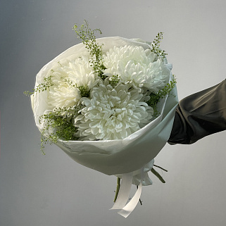 Букет из 3 белых хризантем