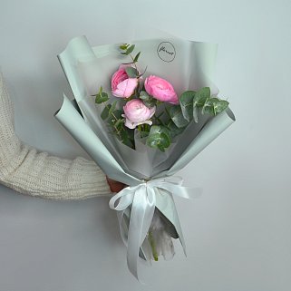 Букет из 3 ранункулюсов