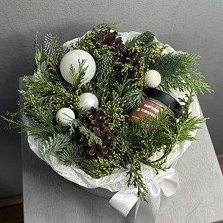 Белая зимняя коробочка с соевой свечой